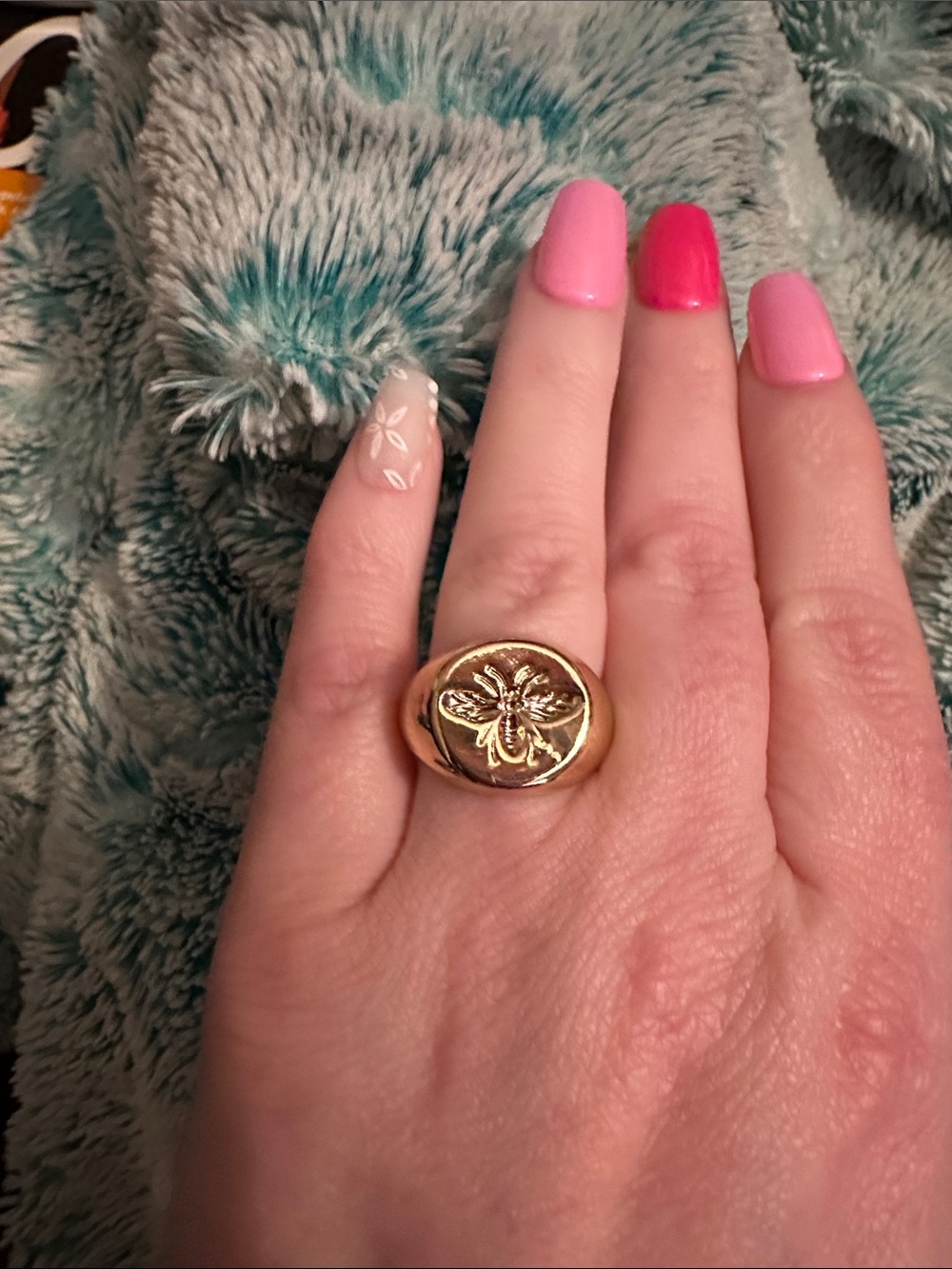 Ring - imprinted Bee ring size 7 , fashion - Picture 3 of 3